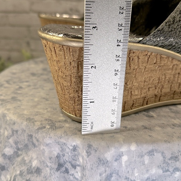 Love & Liberty Pewter Metallic Cross-Band Faux Cork Wedge Sandals WMS 9M🩶NWOT - Picture 9 of 12